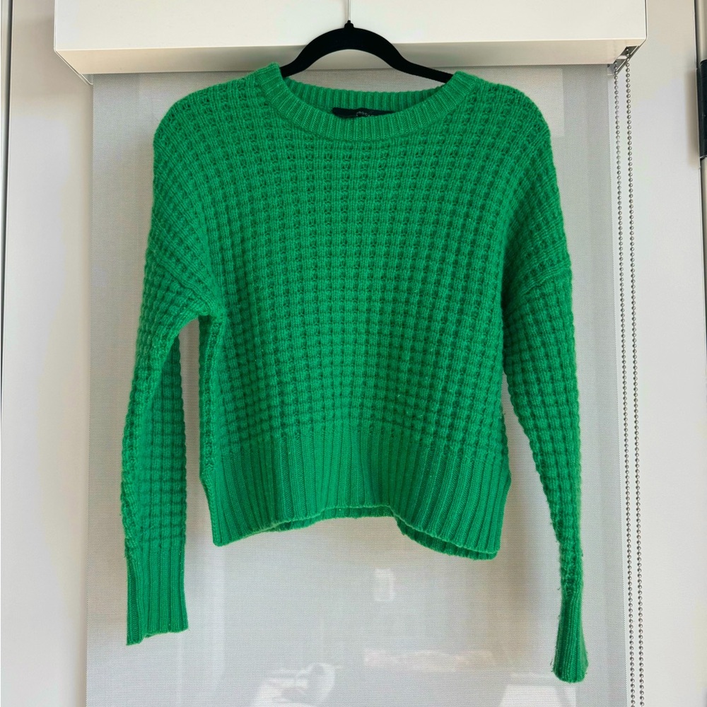 360 cashmere green cropped long sleeve sweater